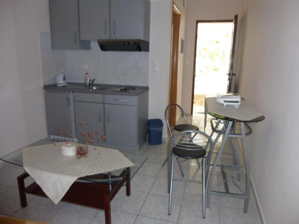 Anesis Apartments Agia Marina  Exterior photo