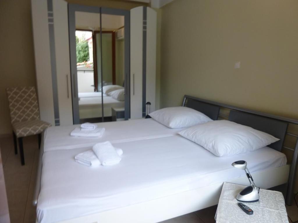 Anesis Apartments Agia Marina  Exterior photo