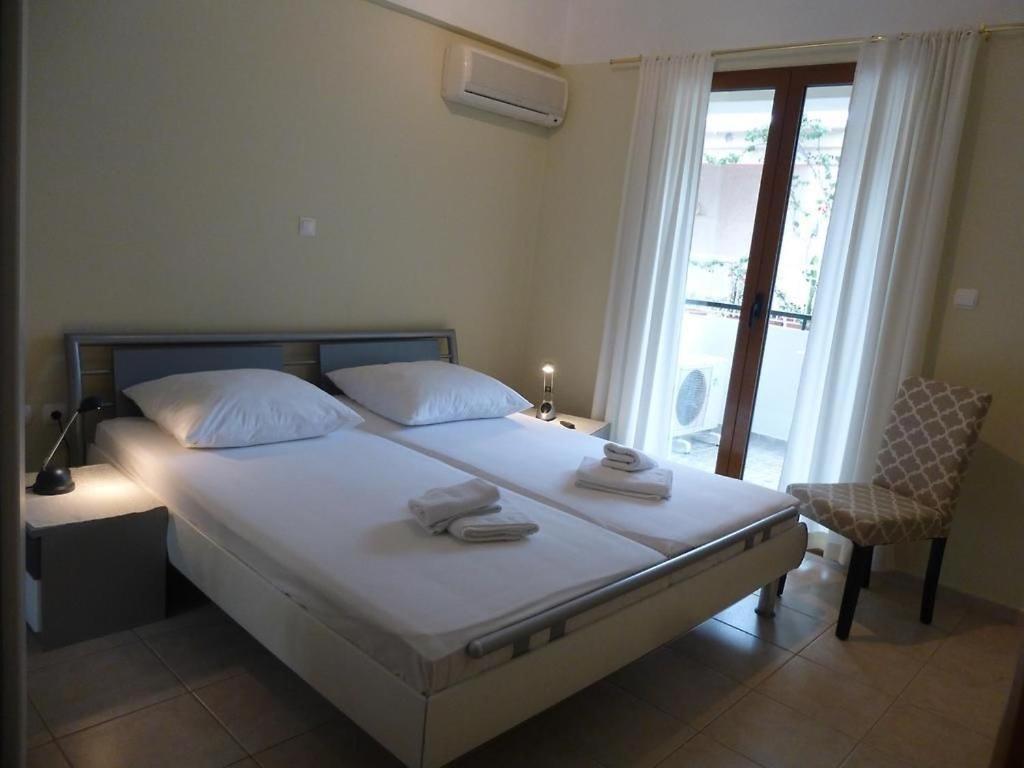 Anesis Apartments Agia Marina  Exterior photo